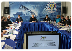 В.В.Путин  провел совещание о программе развития  транспортной инфраструктуры  в 2009 году и антикризисных мерах в  транспортном комплексе|14 апреля, 2009|18:57