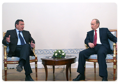 В.В.Путин встретился с бывшим канцлером Германии, председателем Комитета акционеров компании «Норд стрим АГ» Г.Шредером|14 апреля, 2009|18:57