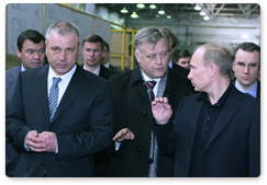 During a working trip to the Tver Region, Prime Minister Vladimir Putin visited the Tver Railway Carriage Works