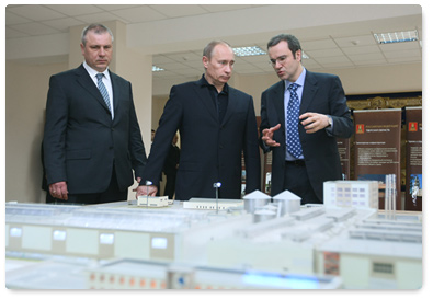 During his working trip to the Tver Region, Prime Minister Vladimir Putin toured an exhibition of investment projects