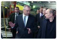 Vladimir Putin visiting the Tver Wagon Works|15 april, 2009|21:01