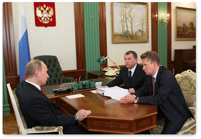 Prime Minister Vladimir Putin met with Deputy Prime Minister Igor Sechin and Gazprom CEO Alexei Miller