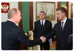 Prime Minister Vladimir Putin during a meeting with Deputy Prime Minister Igor Sechin and Gazprom CEO Alexei Miller|16 april, 2009|16:00