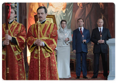 Russian President's spouse Svetlana Medvedeva, Russian President Dmitry Medvedev and Vladimir Putin at an Easter service in Moscow's Christ the Saviour Cathedral|19 april, 2009|09:27