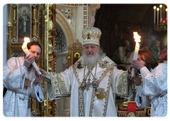 Patriarch of Moscow and all Russia at an Easter service in Moscow's Christ the Saviour Cathedral|19 april, 2009|09:44