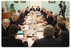 Prime Minister Vladimir Putin met with the leaders of parliamentary parties and groups, and public and political organisations