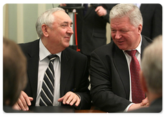 Mikhail Shmakov and Stepan Kirichuk attending Prime Minister Vladimir Putin’s meeting with leaders of parliamentary parties, public and political organisations|2 april, 2009|10:56