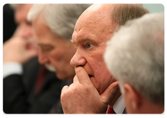 Gennady Zyuganov attending Prime Minister Vladimir Putin’s meeting with leaders of parliamentary parties, public and political organisations|2 april, 2009|10:56