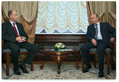 Prime Minister Vladimir Putin met with Airbus CEO Thomas Enders and Sergei Chemezov, director general of Russian Technologies State Corporation and chairman of the board of directors of VSMPO-Avisma