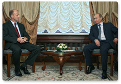 Prime Minister Vladimir Putin met with Airbus CEO Thomas Enders and Sergei Chemezov, director general of Russian Technologies State Corporation and chairman of the board of directors of VSMPO-Avisma