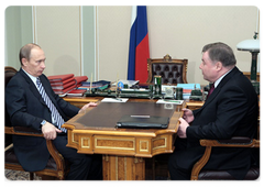 Prime Minister Vladimir Putin met with Orel Region Governor Alexander Kozlov|24 april, 2009|12:00