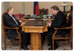 Prime Minister Vladimir Putin met with Orel Region Governor Alexander Kozlov|24 april, 2009|12:00