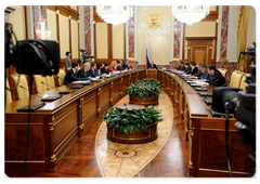 Prime Minister Vladimir Putin chaired a Government meeting|27 april, 2009|17:47