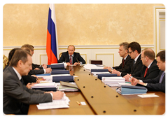 Prime Minister Vladimir Putin chairing a meeting of the Vnesheconombank Observation Council|27 april, 2009|12:47