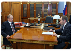 Prime Minister Vladimir Putin meeting with Kamchatka Territory Governor Alexei Kuzmitsky|28 april, 2009|12:47