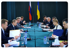 Prime Minister Vladimir Putin met with Ukrainian Prime Minister Yulia Tymoshenko during a meeting of the Committee on Economic Cooperation of the Russian-Ukrainian Interstate Commission|29 april, 2009|12:47