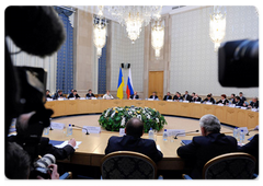 Prime Minister Vladimir Putin making a speech at a meeting of Russian-Ukrainian Committee on Economic Cooperation|29 april, 2009|12:47