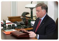 Vladimir Yakunin, President of Russian Railways, at a meeting with Prime Minister Vladimir Putin|3 april, 2009|14:42