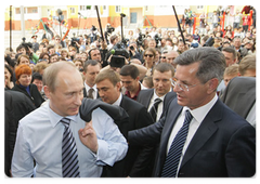 Prime Minister Vladimir Putin visiting the Astrakhan centre to see dilapidated residential houses and old barracks|30 april, 2009|17:48