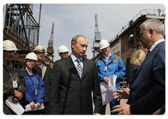Prime Minister Vladimir Putin visiting the Astrakhan Shipbuilding Production Association|30 april, 2009|17:48