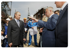 Prime Minister Vladimir Putin visiting the Astrakhan Shipbuilding Production Association|30 april, 2009|17:48