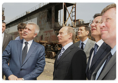 Prime Minister Vladimir Putin visiting the Astrakhan Shipbuilding Production Association|30 april, 2009|17:48