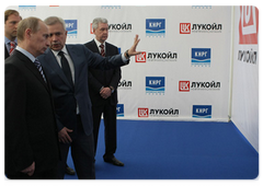 Prime Minister Vladimir Putin visiting the Astrakhan Shipbuilding Production Association|30 april, 2009|17:48