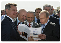 During his trip to Astrakhan, Prime Minister Vladimir Putin visited the Volga River Embankment, which is undergoing reconstruction|30 april, 2009|17:48