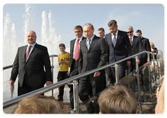 During his trip to Astrakhan, Prime Minister Vladimir Putin visited the Volga River Embankment, which is undergoing reconstruction|30 april, 2009|17:48