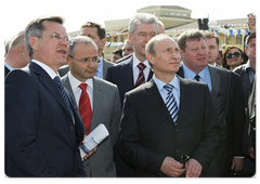 During his trip to Astrakhan, Prime Minister Vladimir Putin visited the Volga River Embankment, which is undergoing reconstruction|30 april, 2009|17:48