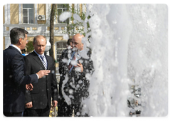 During his trip to Astrakhan, Prime Minister Vladimir Putin visited the Volga River Embankment, which is undergoing reconstruction|30 april, 2009|17:48