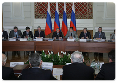 Prime Minister Vladimir Putin conducts extended meeting of the Council on Developing Local Self-Government|30 april, 2009|17:48
