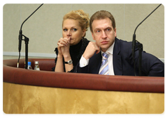 Igor Shuvalov and Tatyana Golikova during the State Duma meeting at which Prime Minister Vladimir Putin made an annual Government report|6 april, 2009|13:37