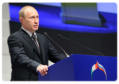 Vladimir Putin speaking at a plenary meeting of the Russian-Italian Economic Forum|7 april, 2009|13:37