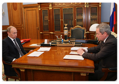 Vladimir Putin meeting the Minister of Regional Development of the Russian Federation, Viktor Basargin|7 april, 2009|13:37