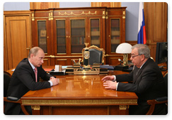 Vladimir Putin met with Yevgeny Primakov, President of the Chamber of Commerce and Industry of the Russian Federation