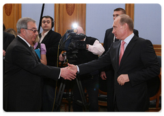 Vladimir Putin meeting with Yevgeny Primakov, President of the Chamber of Commerce and Industry of the Russian Federation|8 april, 2009|13:37