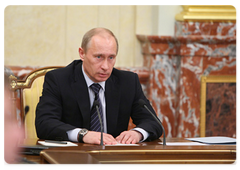 Prime Minister Vladimir Putin at a Government meeting|9 april, 2009|13:37