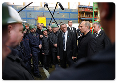 Prime Minister Vladimir Putin meeting with the Amur Shipbuilding Plant personnel|11 may, 2009|12:16