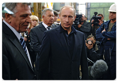 Prime Minister Vladimir Putin meeting with the Amur Shipbuilding Plant personnel|11 may, 2009|12:16