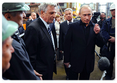 Prime Minister Vladimir Putin meeting with the Amur Shipbuilding Plant personnel|11 may, 2009|12:16
