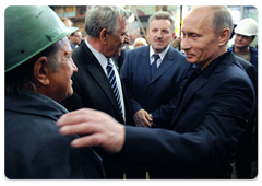 Prime Minister Vladimir Putin meeting with the Amur Shipbuilding Plant personnel|11 may, 2009|12:16