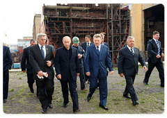 Prime Minister Vladimir Putin meeting with the Amur Shipbuilding Plant personnel|11 may, 2009|12:16