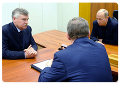 Vladimir Putin held a meeting with Sergei Khokhlov, the General Director of Sibirsko-Amurskaya Stal, a management company of the Amurmetall Group, and the Governor of Khabarovsk region Vyacheslav Shport|11 may, 2009|12:16