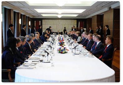 В.В.Путин выступил с речью на рабочем завтраке с представителями деловых кругов Японии
