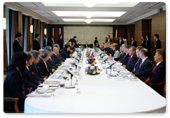 Prime Minister Vladimir Putin addressed a working breakfast with representatives of the Japanese business community