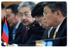 Председатель Правительства Российской Федерации В.В.Путин принял участие в российско-монгольских переговорах|13 мая, 2009|12:10