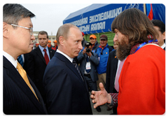 В.В.Путин принял участие в церемонии старта международной научной экспедиции «По следам Великого шелкового пути» в Улан-Баторе|13 мая, 2009|12:10