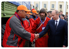 В.В.Путин принял участие в церемонии старта международной научной экспедиции «По следам Великого шелкового пути» в Улан-Баторе|13 мая, 2009|12:10