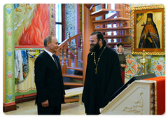 В.В.Путин посетил Свято-Троицкий храм Русской православной церкви Московского Патриархата|13 мая, 2009|12:10